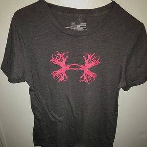 Light gray women’s under armor t shirt